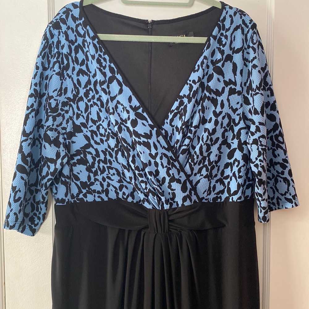 IGIGI Stretch crepe jersey sheath dress, fun abstract print, zip back. GUC